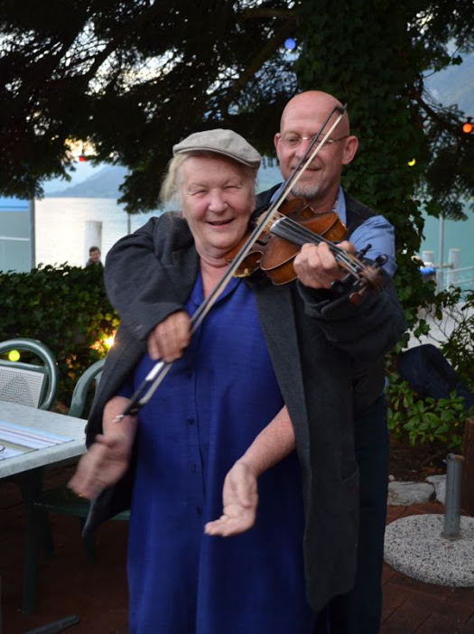 0298fekkerchilbi_5-7okt2012brienz_geiger_chris_habegger_und_baerenwirtin_monique_werro_2_web